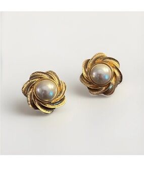 Vintage NAPIER Gold Tone Earrings